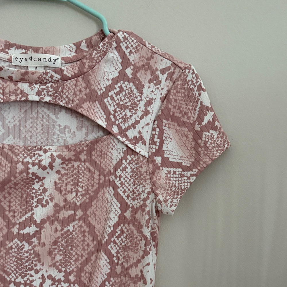 Eye Candy Mauve Snake Print Short Sleeve Top - Picture 4 of 5